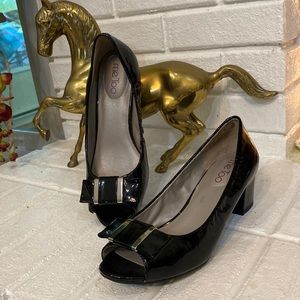 ME TOO black patent leather dress shoes